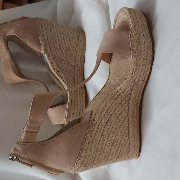 Kenneth Cole New York womens Olivia T Strap wedges - Picture 2 of 12